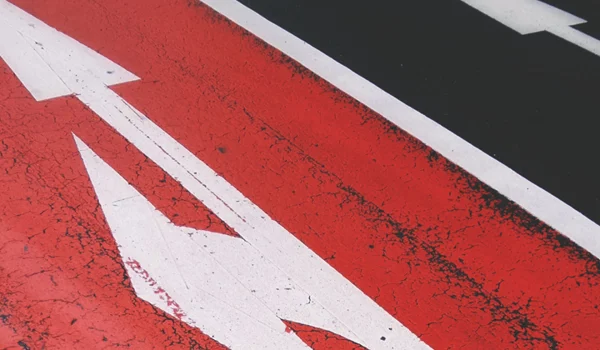 Solid Q4 results with signs of divergence